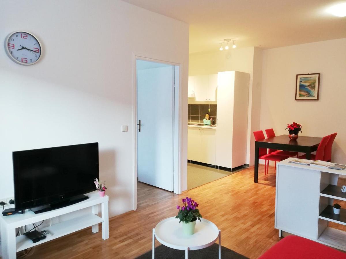City Center Apartment Umag Extérieur photo